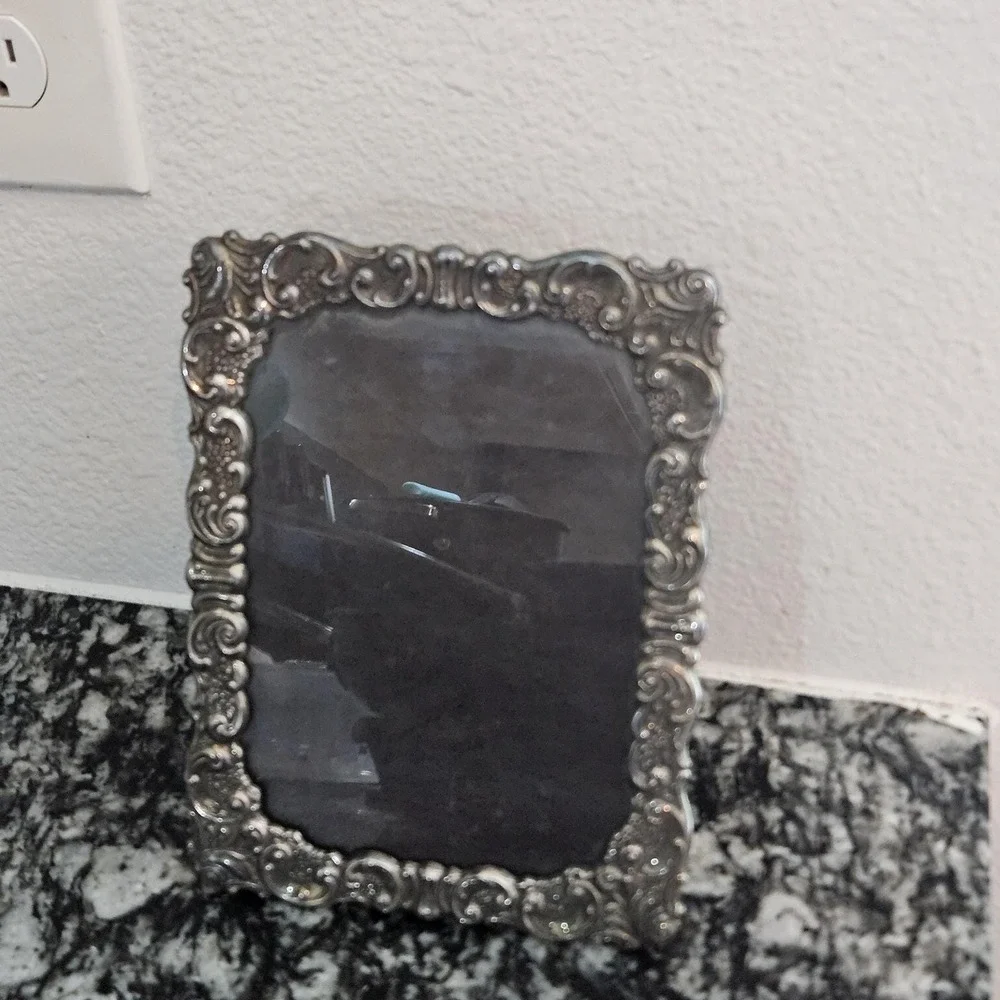 Baroque by Wallace silverplated Decorative Free standing Picture Frame Style 766